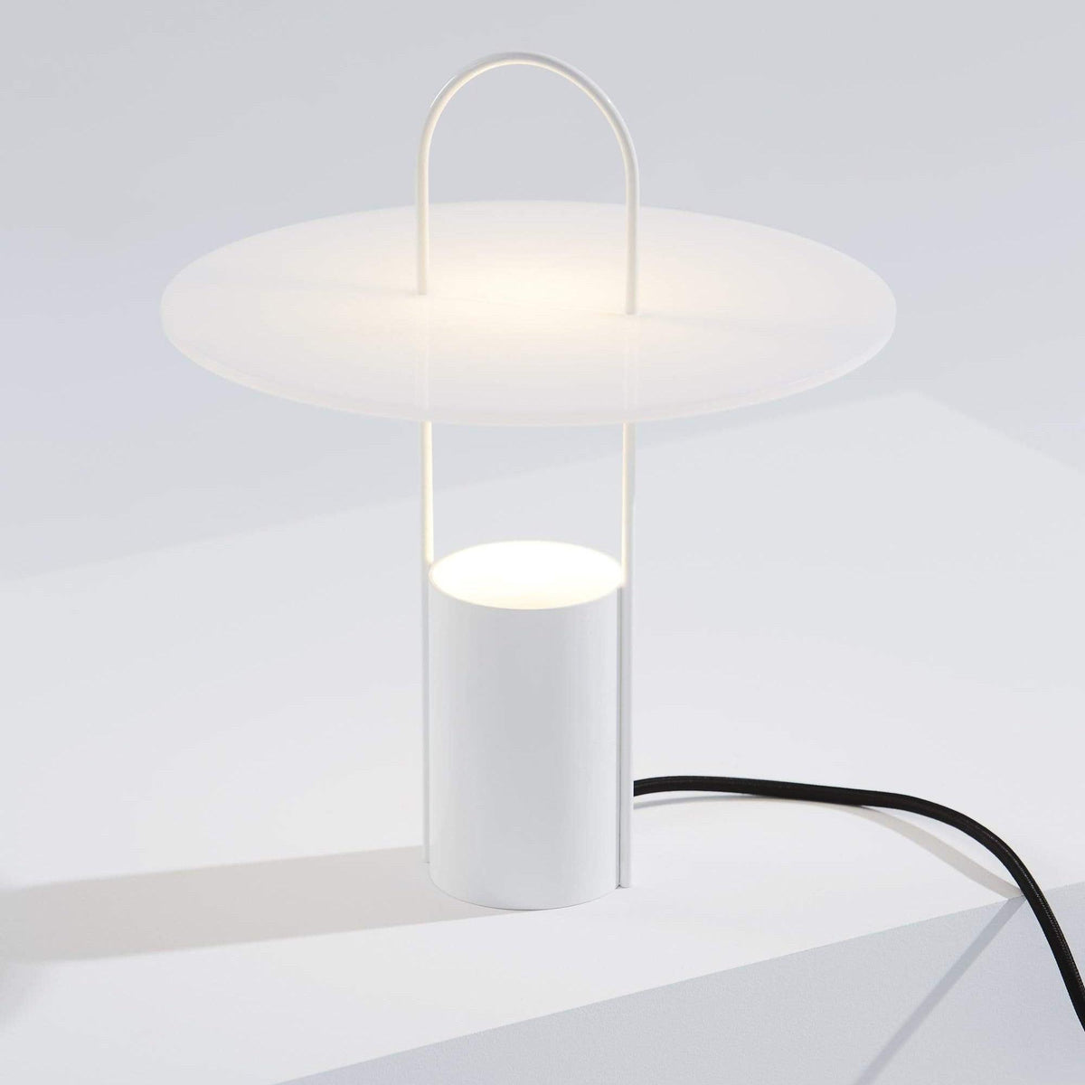Nomade Table Lamp ∅ 11″ x H 13″ / Dia 28cm x H 33cm / White / US Plug Table lamp