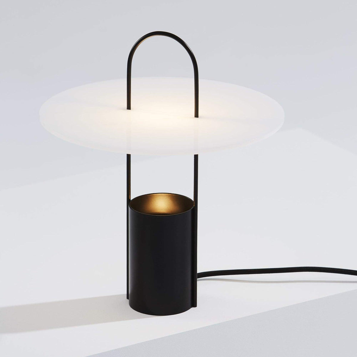 Nomade Table Lamp ∅ 11″ x H 13″ / Dia 28cm x H 33cm / Black / US Plug Table lamp