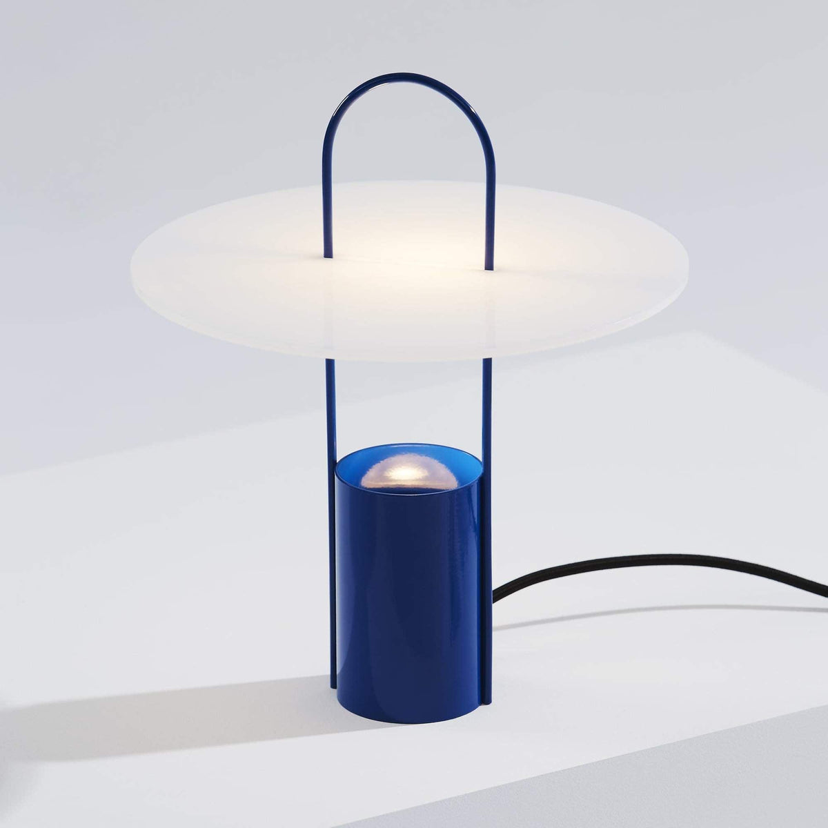 Nomade Table Lamp ∅ 11″ x H 13″ / Dia 28cm x H 33cm / Blue / US Plug Table lamp